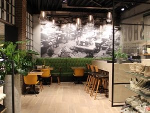 Koffielounge ingericht door Homint bij Sakestore in De Westereen